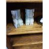 Image 2 : 2 ONYX BOOKENDS AND PEN HOLDER, AND ARTGLASS WIND CHIME