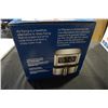 Image 4 : INSIGNIA 4.8L AIR FRYER - TESTED WORKING, RETAIL $219.99