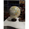 Image 2 : VINTAGE GLOBE AND ANTIQUE LINDEN MANTLE CLOCK W/ KEY