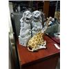 Image 1 : 2 POCRELAIN FOO DOGS AND GIRAFFE