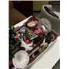 Image 2 : BOX OF VARIOUS CHRISTMAS DECORATIONS