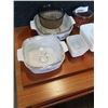 Image 2 : LOT OF VINTAGE PYREX WARES