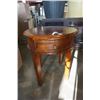 Image 1 : DEOCRATIVE ROUND ASHLEY FURNITURE ENDTABLE