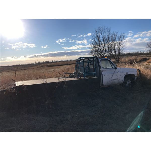 GMC 3500 SL Sierra w Metal Deck (Scrap) w Keys