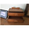 Image 2 : 6-drawer solid wood dresser and matching 4-drawer solid wood dresser, jewellery box, flowers, small 
