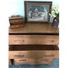 Image 5 : 6-drawer solid wood dresser and matching 4-drawer solid wood dresser, jewellery box, flowers, small 
