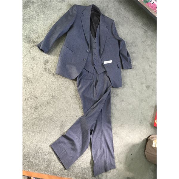 Pure Virgin Wool 3 Piece Men's Blue/Navy Suit