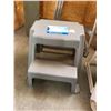 Image 2 : Step stools (x2), plastic, Featherlite portable aluminum ladder, step ladder (metal)