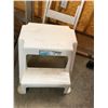 Image 3 : Step stools (x2), plastic, Featherlite portable aluminum ladder, step ladder (metal)