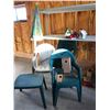 Image 4 : Plastic lawn chairs (x5), table (green, plastic), asst bird houses (handmade wood, store-bought), hu