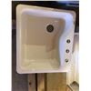 Image 2 : American Standard sink; fibreglass basin with drain hole
