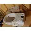 Image 7 : Bemis Easy Close toilet seats with cover (x2); Eljer toilet tank and lid; 3.5 Gallon toilet; Anti-sy