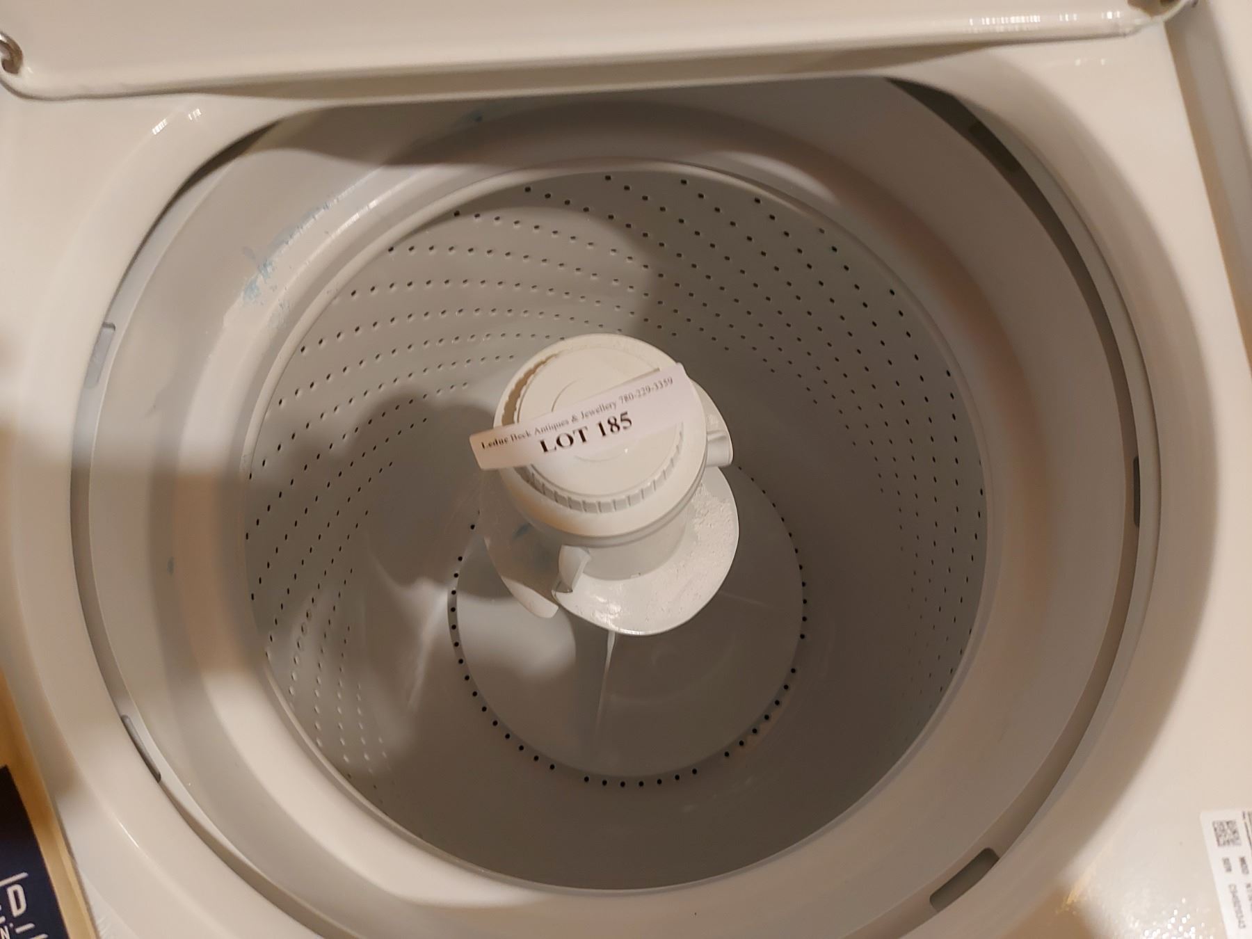 Amana Top loading Washing machine (Like New) Beck Auctions Inc.