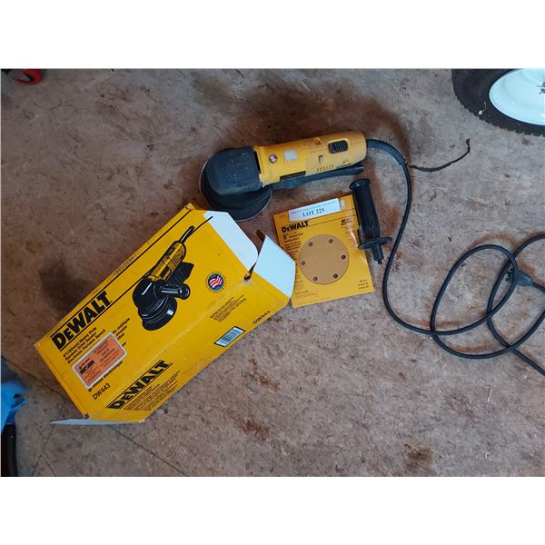 Dewalt 6" random orbit sander w/sanding discs