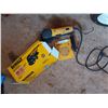 Image 1 : Dewalt 6" random orbit sander w/sanding discs