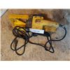Image 1 : Dewalt electronic belt sander