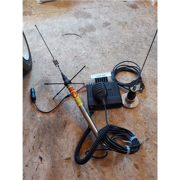 ICOM UHF Transceiver, antennas (x2)