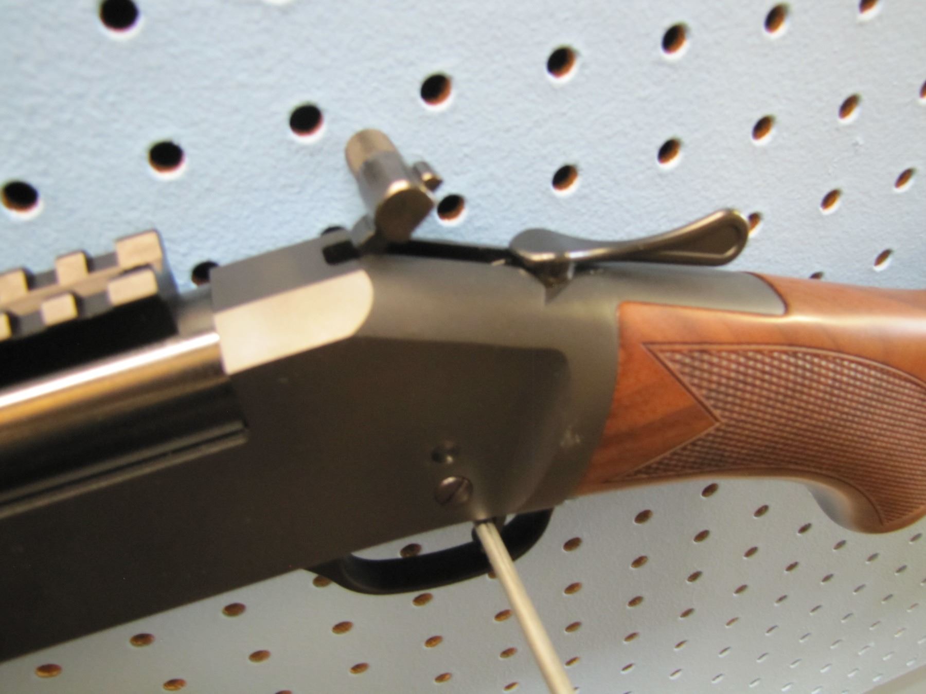 Henry Single Shot (H015) 223/5.56 Nato, 22" barrel. Factory adjustable sights, deluxe stock wood, He
