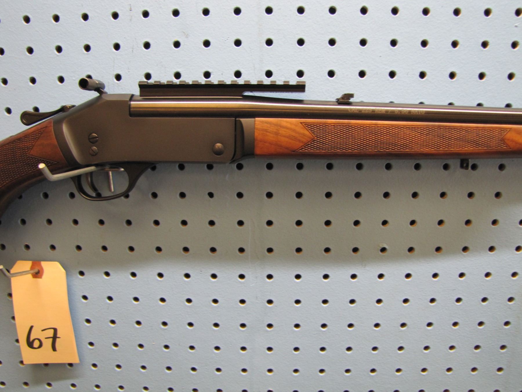 Henry Single Shot (H015) 223/5.56 Nato, 22" barrel. Factory adjustable sights, deluxe stock wood, He