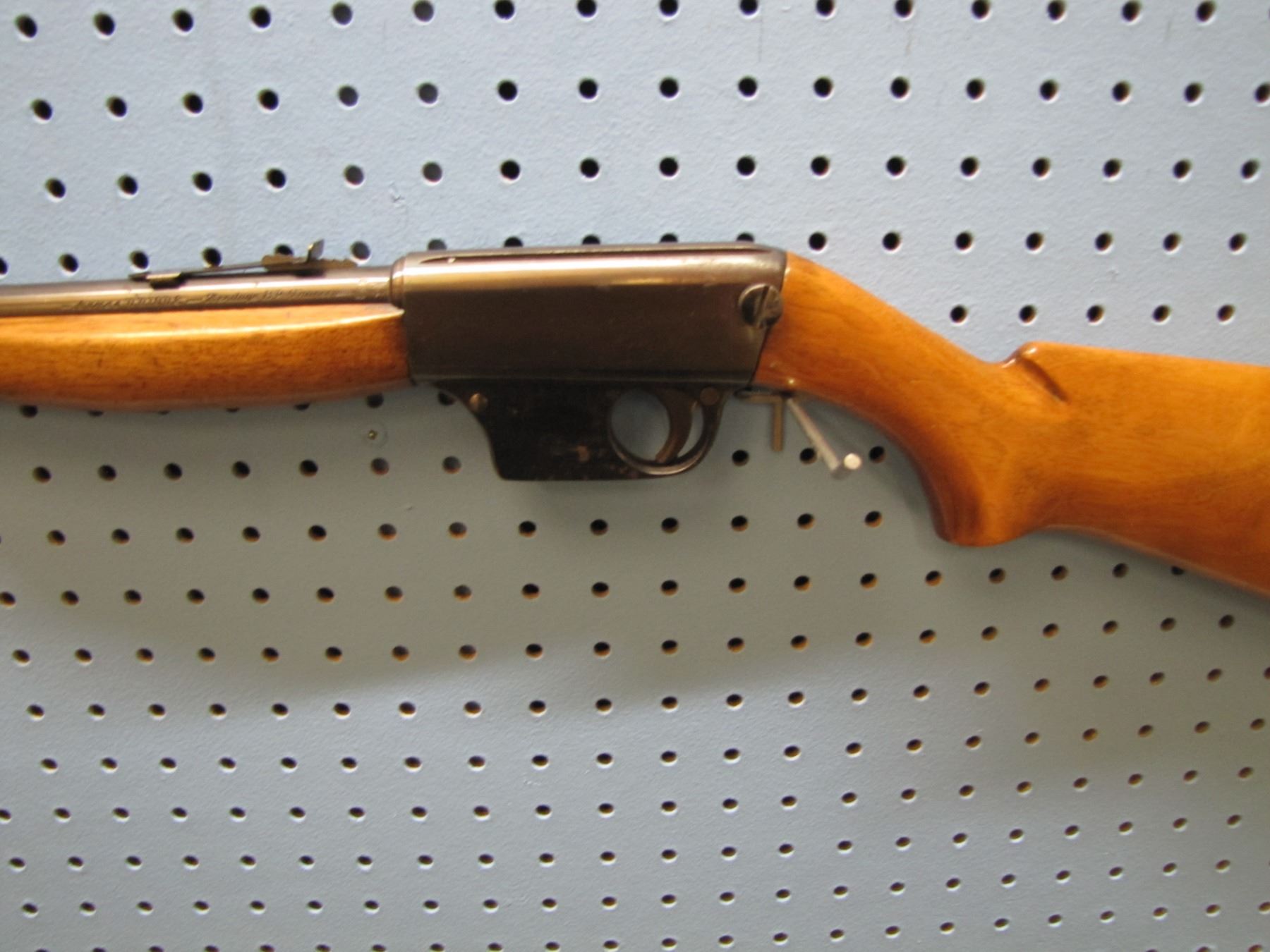 Armes unique model X51. Semi-auto rifle. .22 cal, LR, 19.5