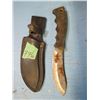 Image 2 : hunting knife blade is Rusty