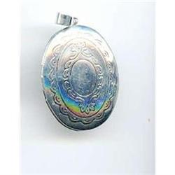 SALE Silver tone Locket with Etchings #2377317