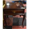 Image 1 : QUEEN ANNED STYLE END TABLE, 22" X 26" X 23"