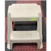 Image 1 : RUBBERMAIND 2 STEP STOOL