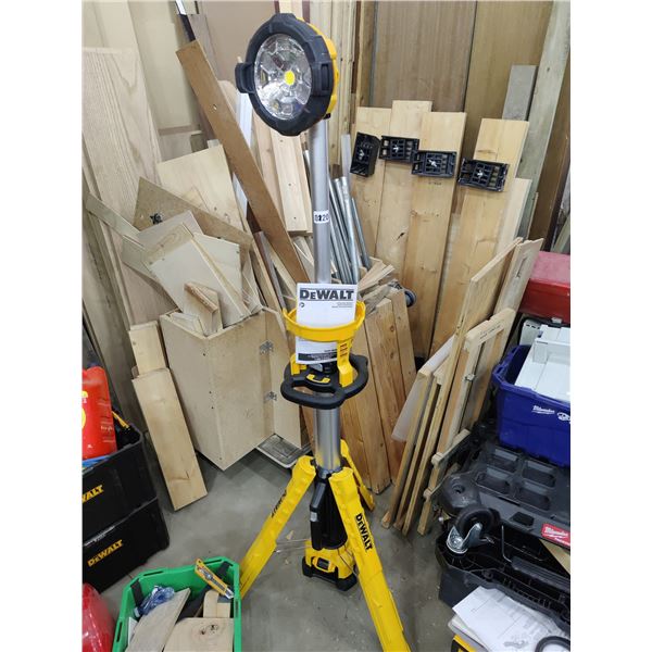 DeWalt Cordless Tripod Light