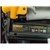 Image 2 : Dewalt Brad Nailer D51236