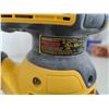 Image 2 : Dewalt Random Orbit Palm Sander DWE6423