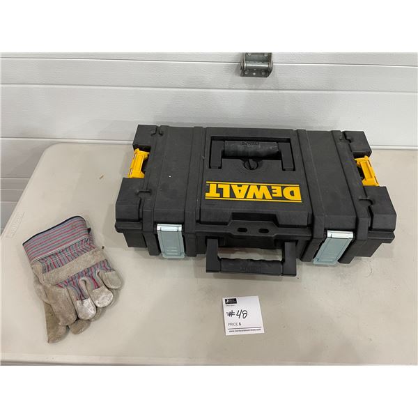 Dewalt Tough System DS150 with Work Gloves