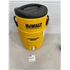 Image 1 : Dewalt Water Dispenser Jug 5 Gallon