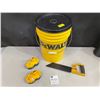 Image 1 : Dewalt Pail with Lid 22L - 2 Dewalt 18V Batteries & Dewalt Mini Saw