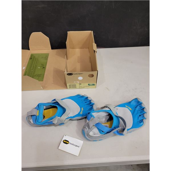 Vibram Fivefingers Trek Sport - Size 41 (Brand New)