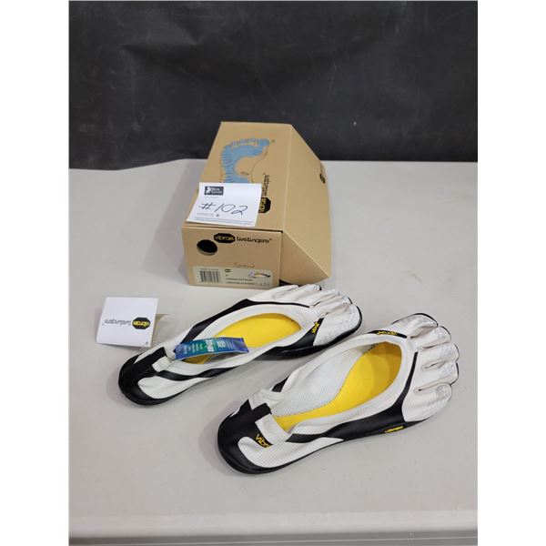 Vibram Fivefingers Entrada - Size 41 (Brand New)