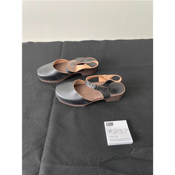 Bosabo Women's Clogs Size 10 (New)