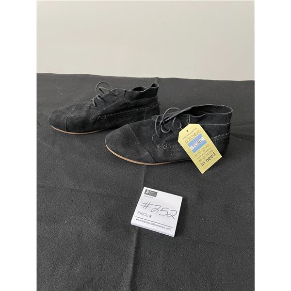 Toms Tribal Boot Size 9 1/2 (New)