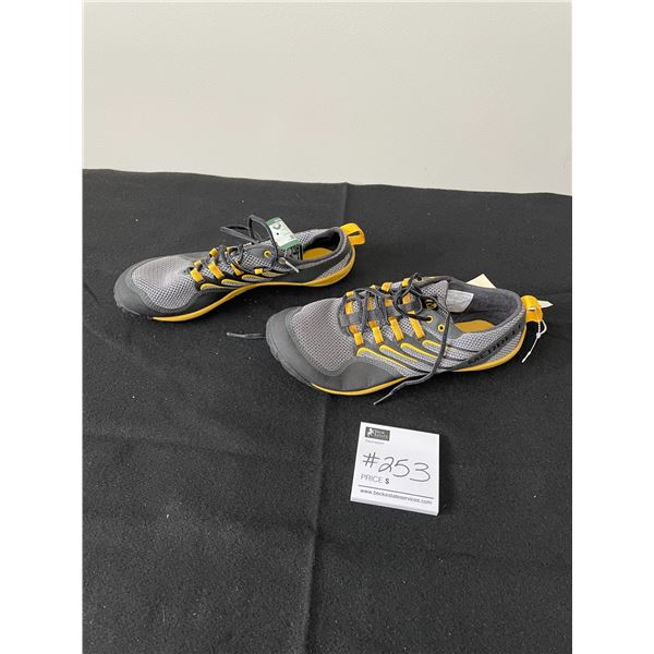 Merrell Barefoot Trail Gloves Size 8 1/2 (New)