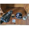 Image 1 : Guide Series Eddie Bower Body Bag/ Oakley Sunglasses with Case & Lee Valley Mens Belt