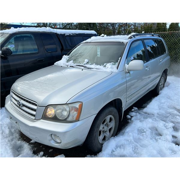 2002 TOYOTA HIGHLANDER, 4 DR SUV, SILVER, VIN#JTEGD21A420028680