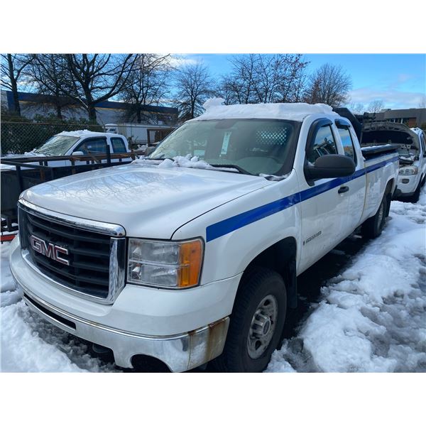 2009 GMC SIERRA 2500 HD, 4DR EX CAB PU, WHITE, VIN # 1GTHK49KX9E153865