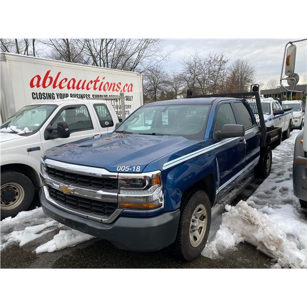 2018 CHEVROLET SILVERADO, 4 DR CREW CAB FLAT DECK, BLUE, VIN #3GCPCNEH4JG372827