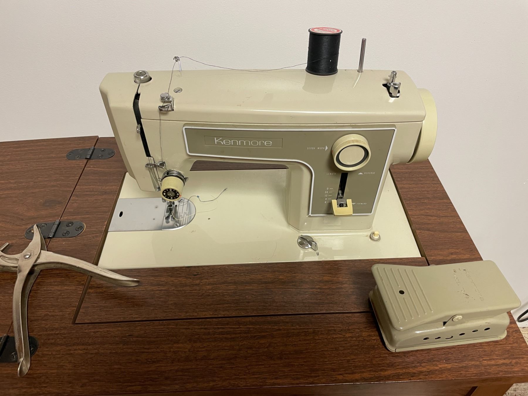 Vintage Kenmore Sewing Machine Table | EBTH Vintage Kenmore Sewing Machine Table | EBTH