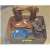 Image 1 : BOX LOT OF HOME DECOR DISPLAY ITEMS