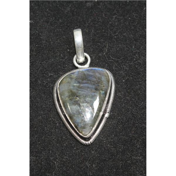 116-NATURAL FRIE LABRADORITE PENDANT