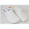 Image 1 : NEW CROCS DUTY SHOES  WOMENS 8/MENS 6