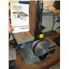 Image 1 : DELTA 4" BELT & 6" DISC SANDER WITH EXTRA BELTS