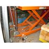 Image 2 : 300KG HYDRAULIC LIFT TABLE