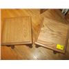 Image 2 : 2 SMALL OAK TABLES